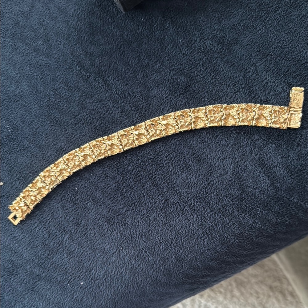 Elegant Gold Textured Bracelet